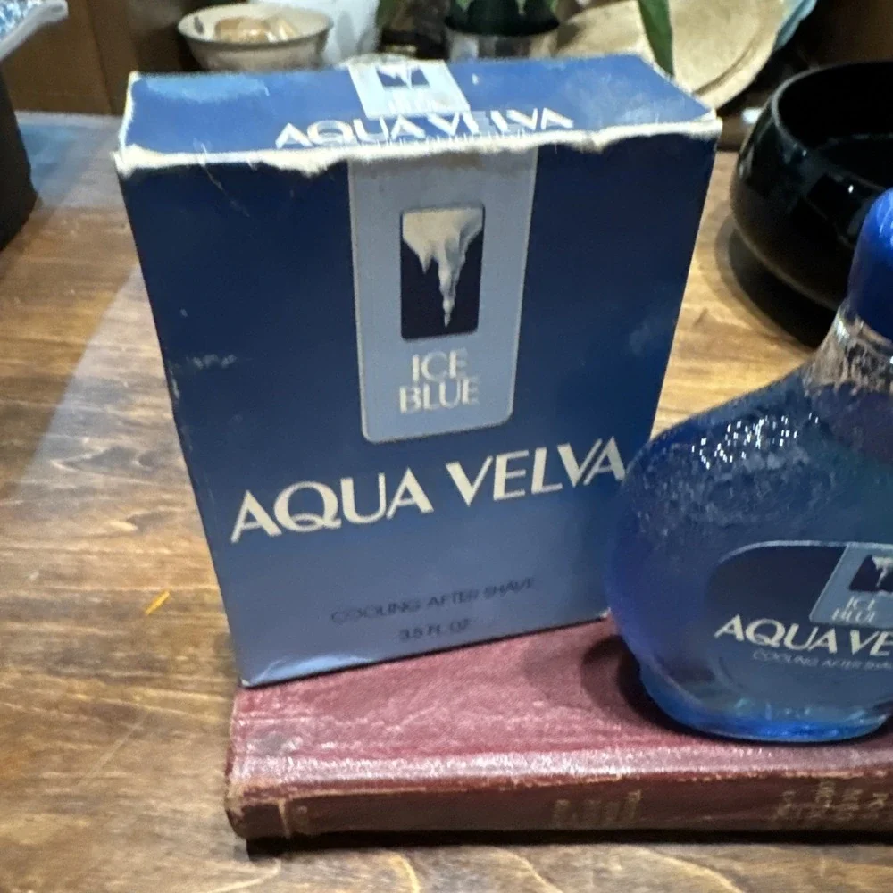 Vintage Aqua Velva Glass Bottle Full 3.5oz Ice Blue